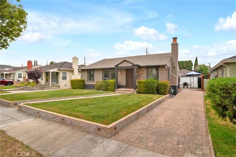 Photo of 322 S Lincoln Street, Burbank, CA 91506 (MLS # BB26142412)