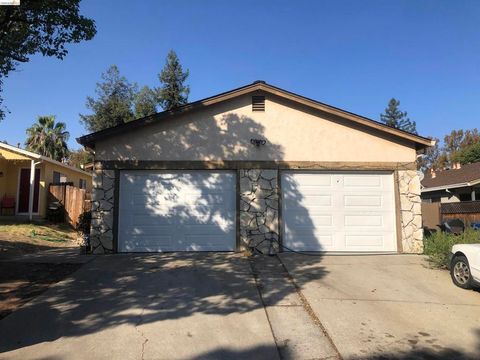 Photo of 2210 Leland Ct Ct, Pittsburg, CA 94565 (MLS # 41128389)