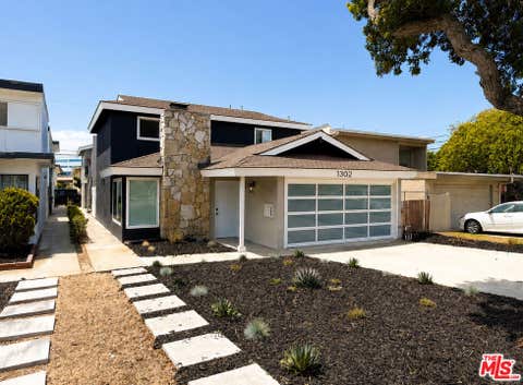 Photo of 1302 Amethyst Street, Redondo Beach, CA 90277 (MLS # 26861531)
