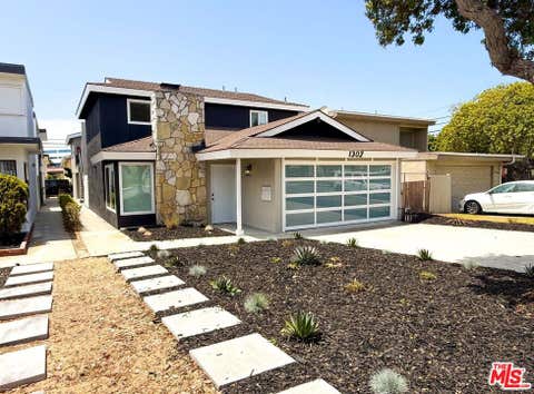 Photo of 1302 Amethyst Street, Redondo Beach, CA 90277 (MLS # 26861531)