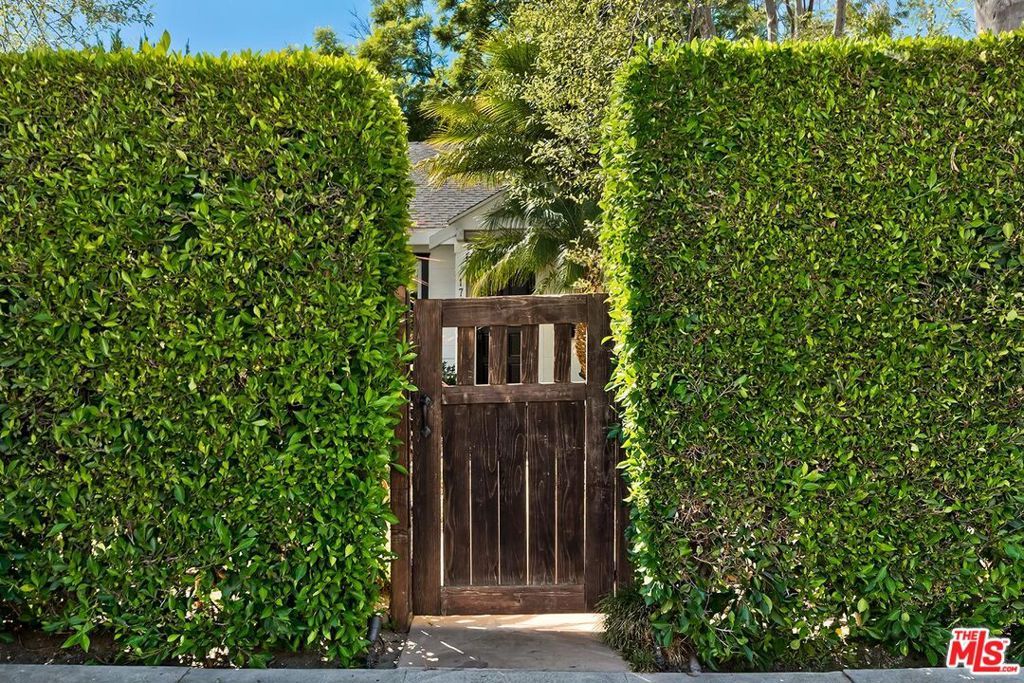 Photo of 1711 Amherst Avenue, Los Angeles, CA 90025 (MLS # 25603779)