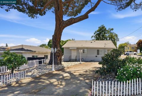 Photo of 1370 Vine Ave Ave, Martinez, CA 94553 (MLS # 41130882)