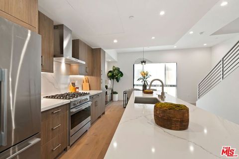 Photo of 3807 S Verona Court, Los Angeles, CA 90066 (MLS # 26651935)