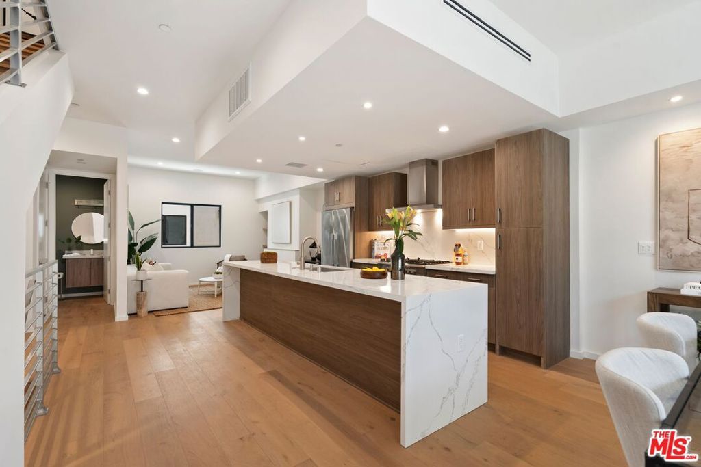 Photo of 3807 S Verona Court, Los Angeles, CA 90066 (MLS # 26651935)