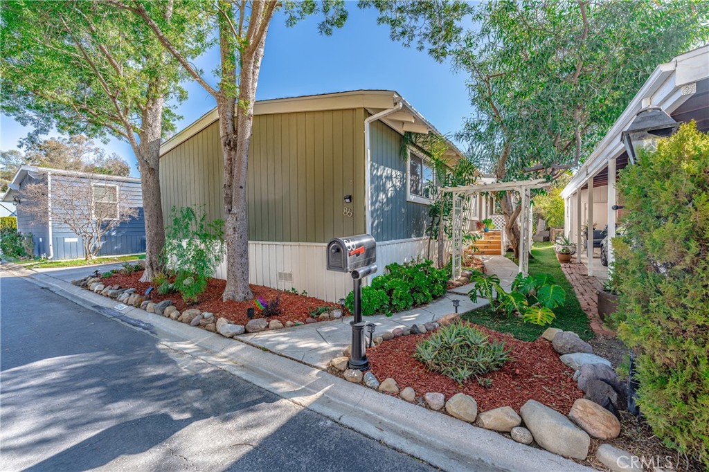 23777 Mulholland Highway 86
