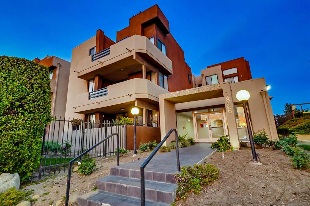 7826 Topanga Canyon Blvd 210