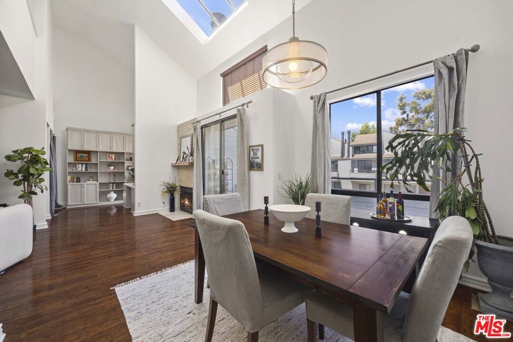 13331 Moorpark Street 318