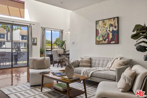 Photo of 13331 Moorpark Street #318, Sherman Oaks, CA 91423 (MLS # 26992859)