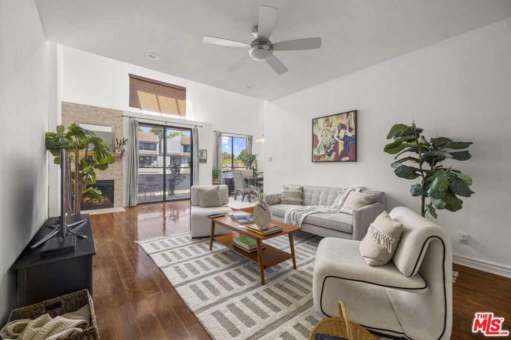 13331 Moorpark Street 318