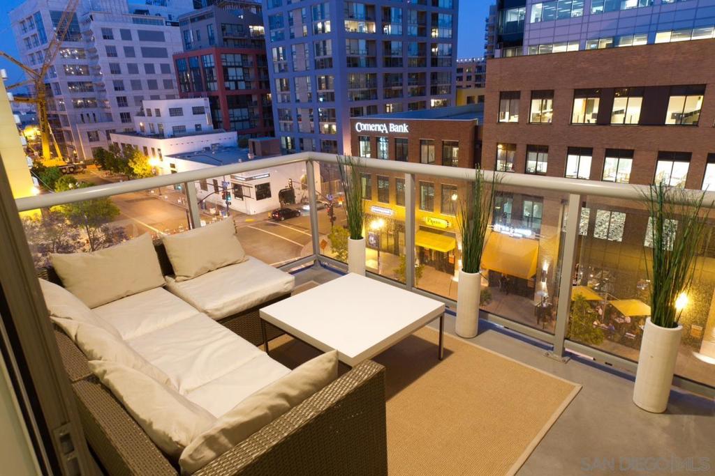 Great 1 bedroom and 1 bathroom unit right across from Peto Park! Enjoy the ballpark lifestyle and take in the events at Gallagher Square from your perch at Diamond Terrace. A generous unit over 800 sqft with a welcoming balcony facing right into the park!