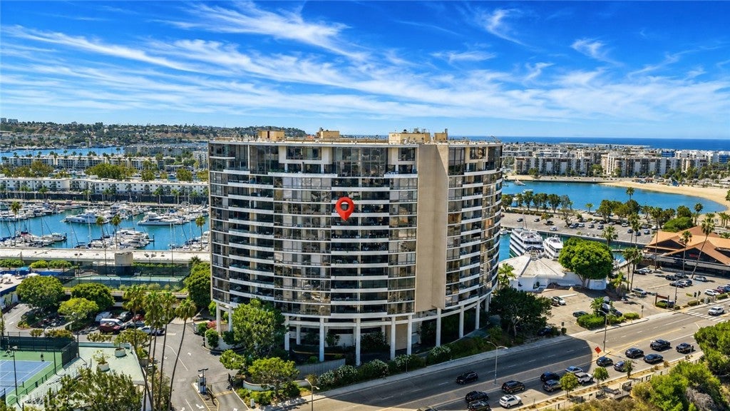 4265 Marina City Drive 811