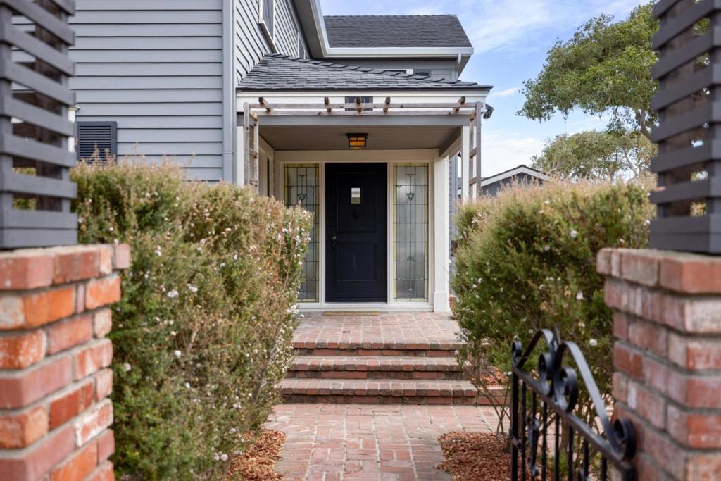 413 Walnut Street