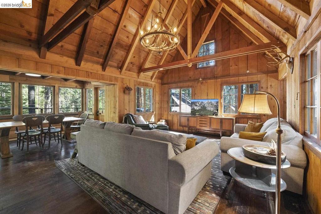 73 Pinecrest