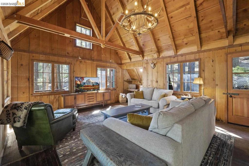 73 Pinecrest