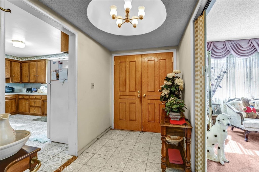 301 E Buckthorn