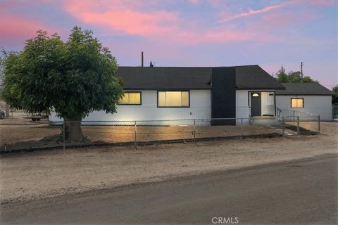 Photo of 901 Hazelton Street, Maricopa, CA 93252 (MLS # SR25121121)