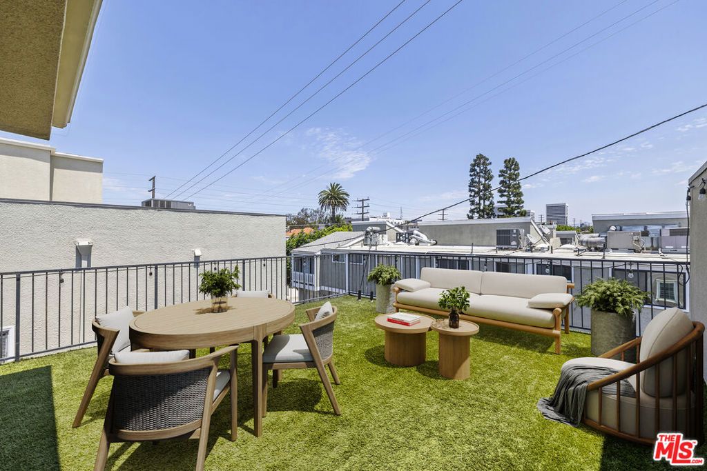 Photo of 1804 S Barrington Avenue #D, Los Angeles, CA 90025 (MLS # 25567807)