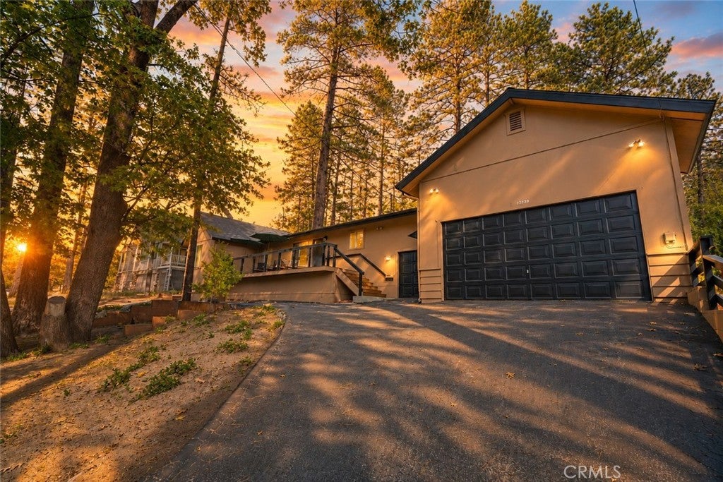 25220 Rim Rock