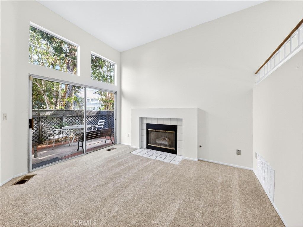 Photo of 1045 Gilbert Ln, Ventura, CA 93003 (MLS # SR25267692)