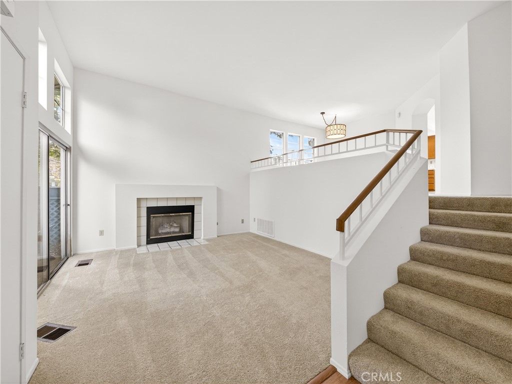 Photo of 1045 Gilbert Ln, Ventura, CA 93003 (MLS # SR25267692)