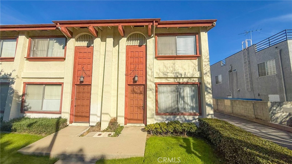 736 S Chapel Avenue 1