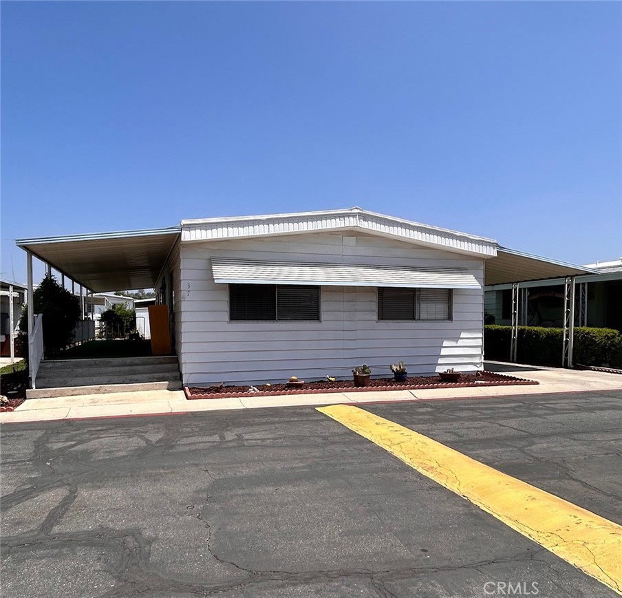 This spacious mobile home in a family-friendly park offers low space rent with rent control, ensuring affordability for years to come. Conveniently located in growing Yucaipa, near major freeways and schools, it provides easy access to shopping, dining, and entertainment. With bright interiors and a cozy outdoor space, this home is perfect for relaxing and entertaining. Don’t miss this opportunity—schedule a viewing today!