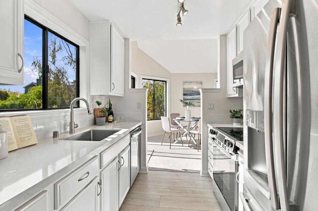 1019 Shoreline Drive