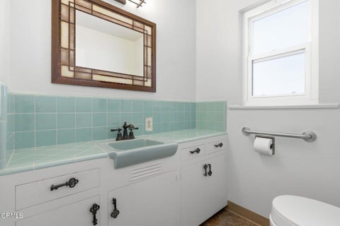 Tiny photo for 397 Palomares Avenue Avenue, Ventura, CA 93003 (MLS # V1-38653)
