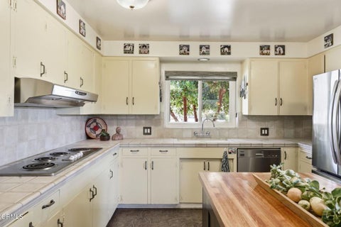 Tiny photo for 397 Palomares Avenue Avenue, Ventura, CA 93003 (MLS # V1-38653)