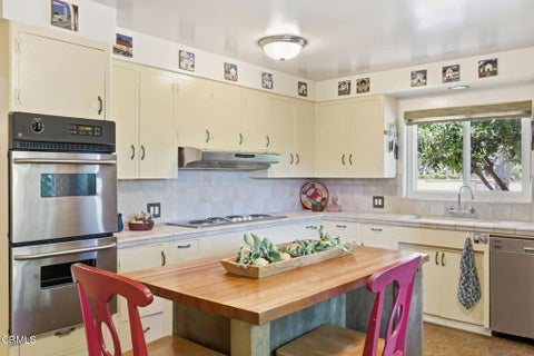 Tiny photo for 397 Palomares Avenue Avenue, Ventura, CA 93003 (MLS # V1-38653)