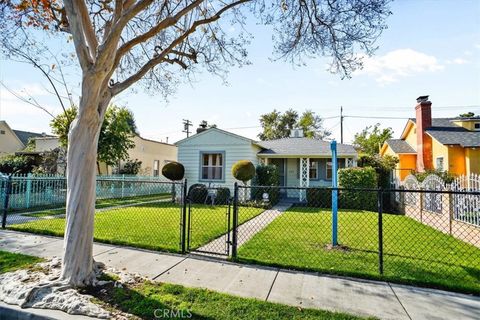 Photo of 249 W Santa Anita Ave, Burbank, CA 91502 (MLS # SR26041674)