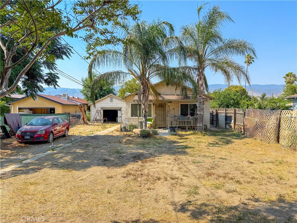 Discover this clean and functional 2-bedroom, 1-bath home on a spacious 7,500 sq ft lot. The home includes central A/C, granite countertops, upgraded water and gas lines, and a long driveway leading to a detached garage with washer and dryer hookups. The large backyard offers plenty of room to enjoy or expand. Conveniently located near schools, shops, and major freeways.
Schedule your private showing today!
