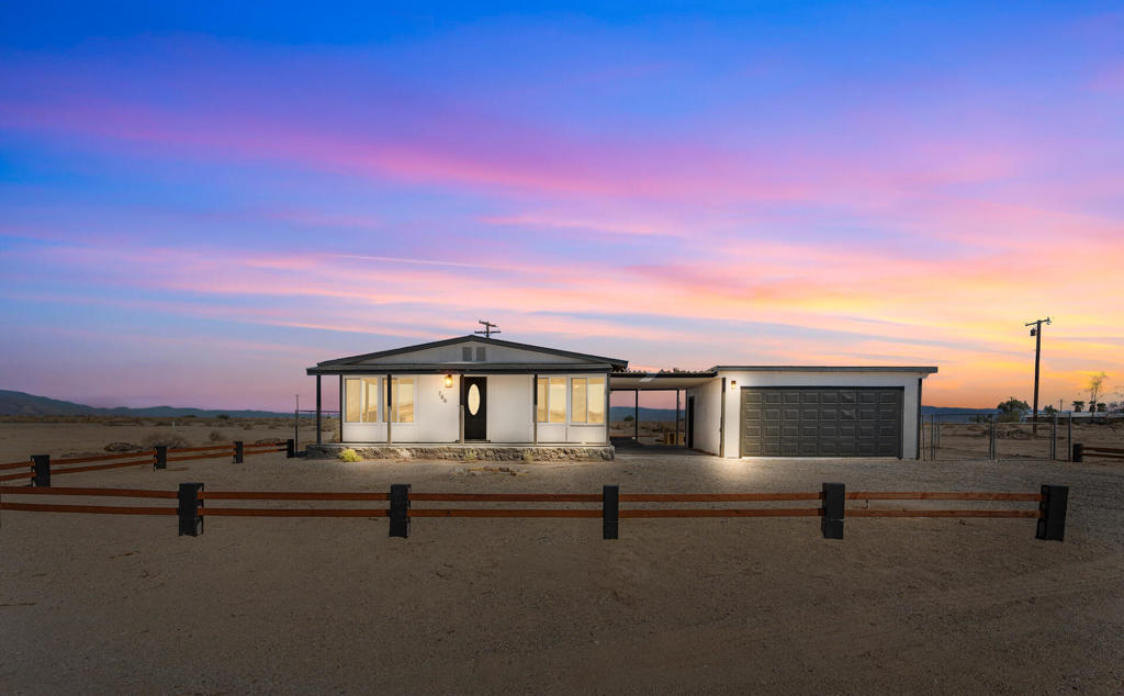 Welcome Home to this stunning 4-bedroom, 2-bathroom home in Salton City! With 1,273 square feet of beautifully remodeled space, this property is move-in ready and offers the ultimate privacy with no neighbors around. Enjoy a modern kitchen with quartz countertops, a convenient laundry room, and a master bedroom with his-and-her closets. Perfect for those seeking tranquility and comfort. Don't miss the chance to make this your new home!