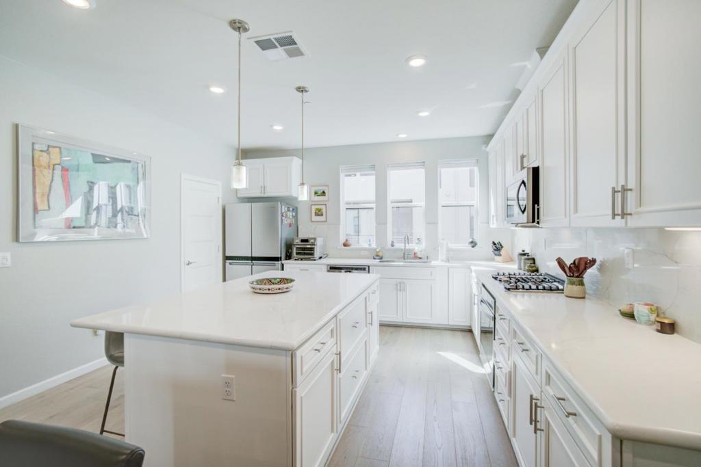 2785 Ball Place 4