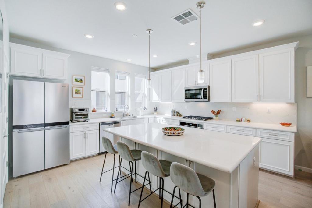2785 Ball Place 4