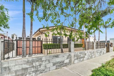 Photo of 6711 Clybourn Ave, North Hollywood, CA 91606 (MLS # GD26079254)