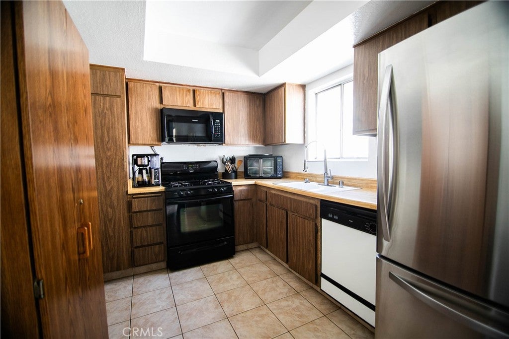 639 E Olive AVE 5, Burbank CA 91501