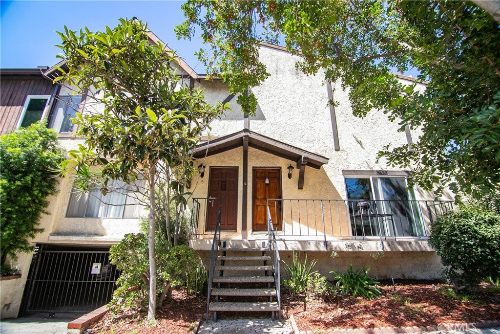 639 E Olive AVE