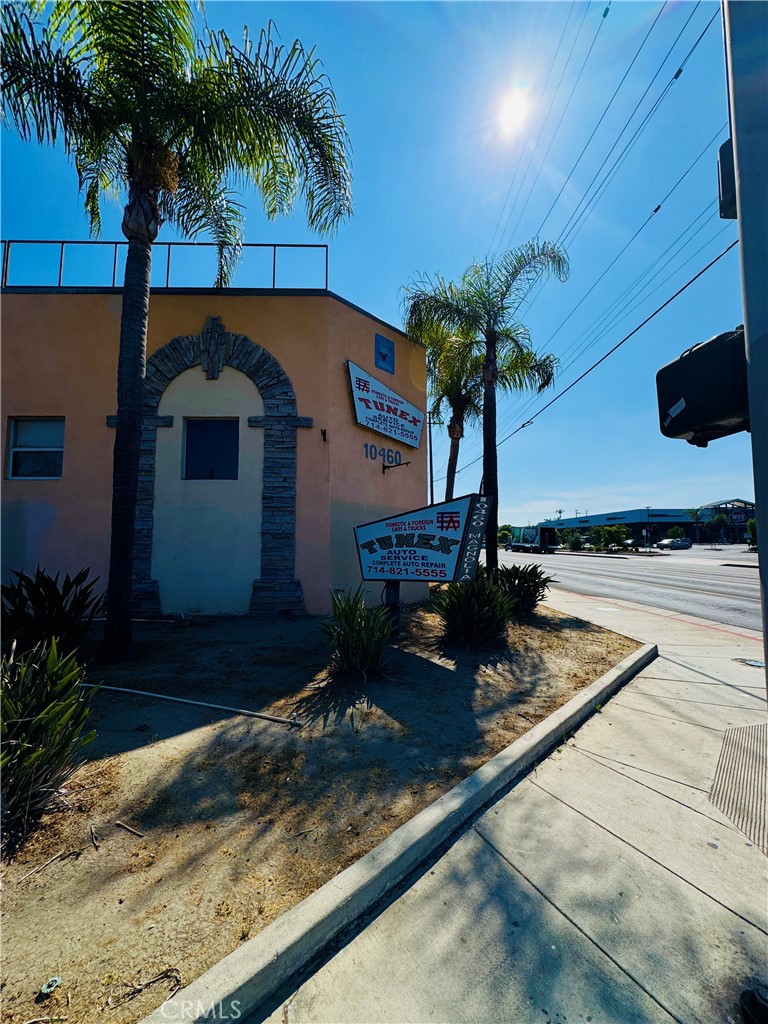 10460 Magnolia Avenue