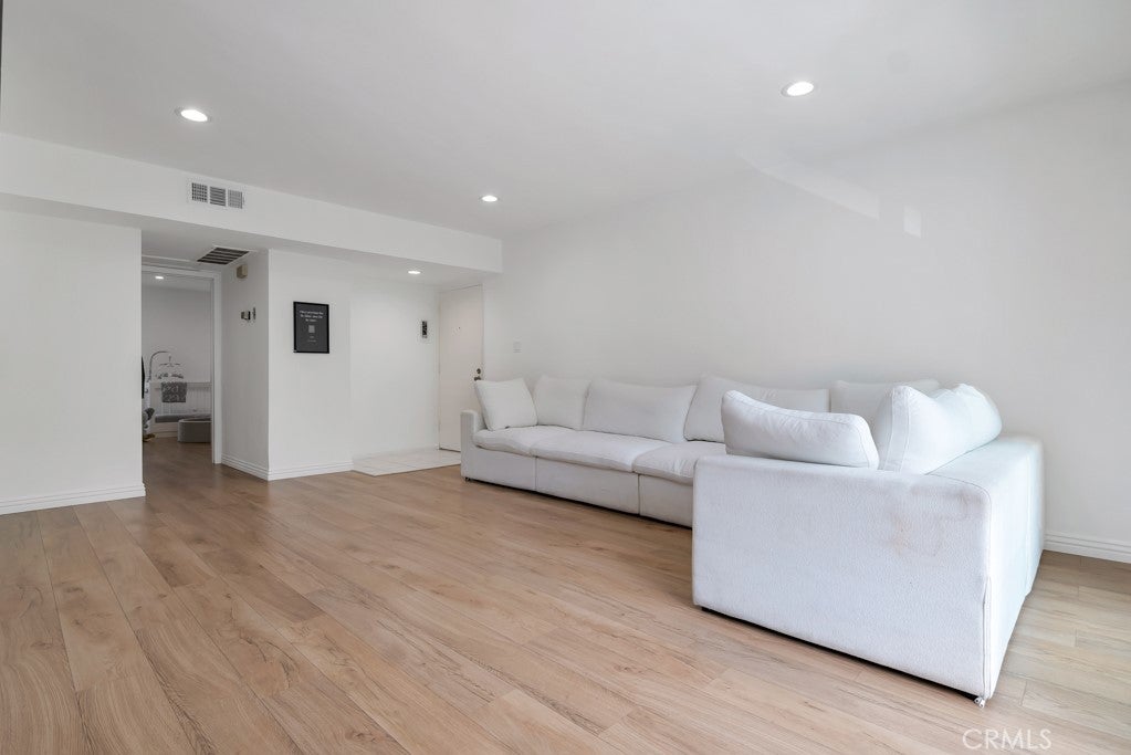 1015 N Michillinda 302