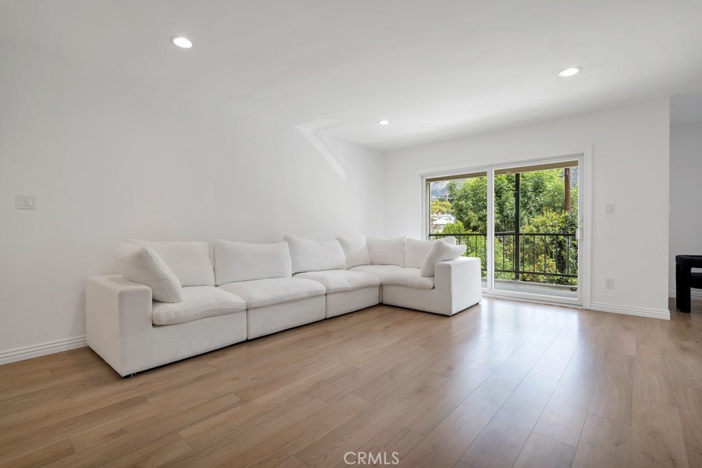 1015 N Michillinda 302