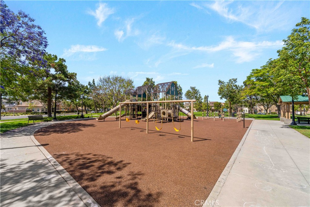 8650 Founders Grove St