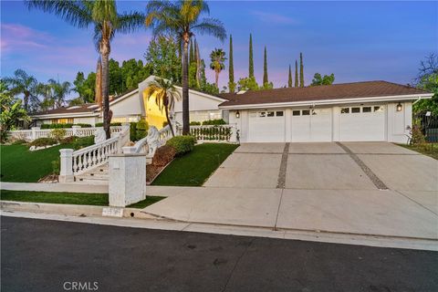 Photo of 3814 Alonzo Ave, Encino, CA 91316 (MLS # SR25241192)