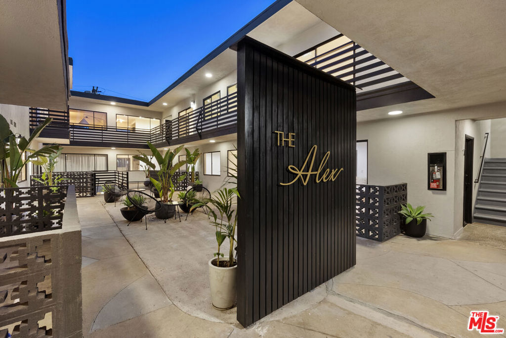Properties 4 4938 Rosewood Avenue