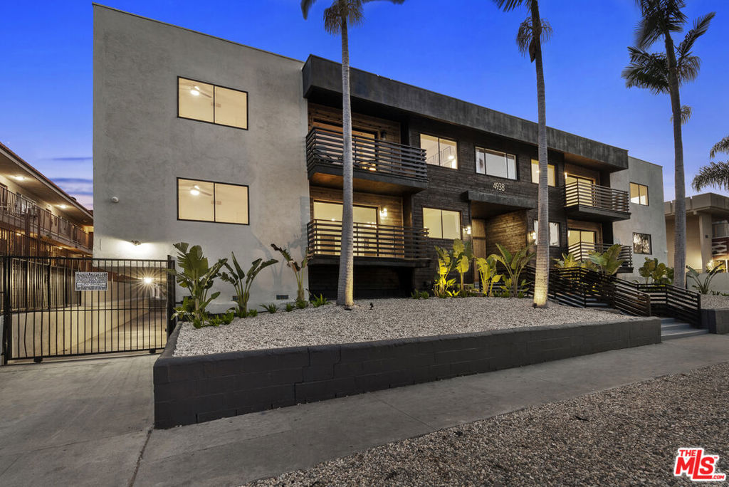Properties 2 4938 Rosewood Avenue