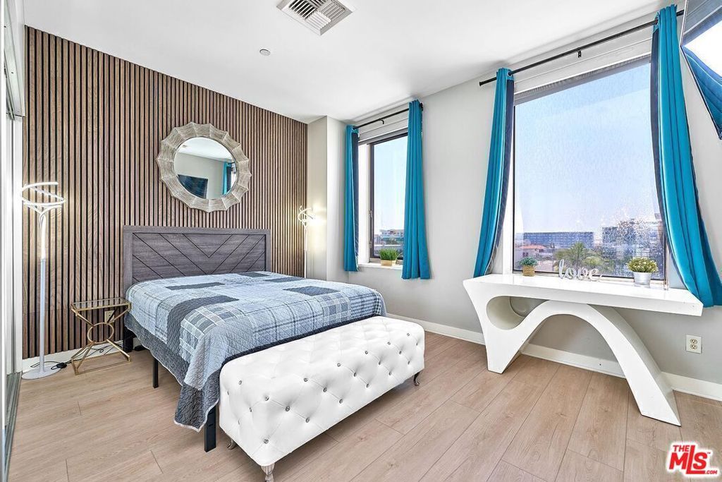 Photo of 3810 Wilshire Boulevard #408, Los Angeles, CA 90010 (MLS # 26636591)