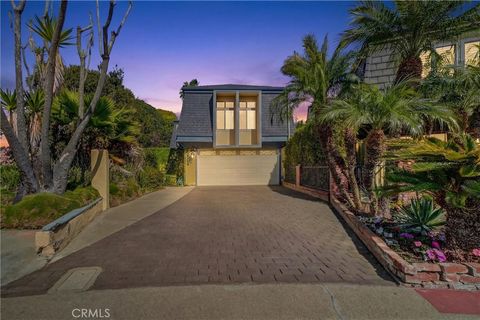 Photo of 16592 Tiburon Place, Huntington Beach, CA 92649 (MLS # OC26108810)