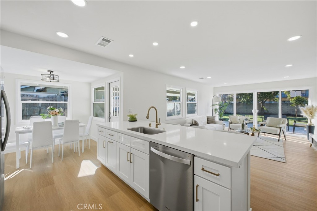 1316 W Beacon Avenue