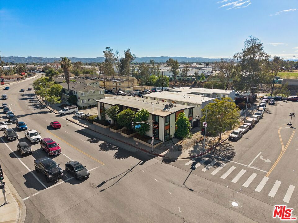 7559 Whitsett Avenue