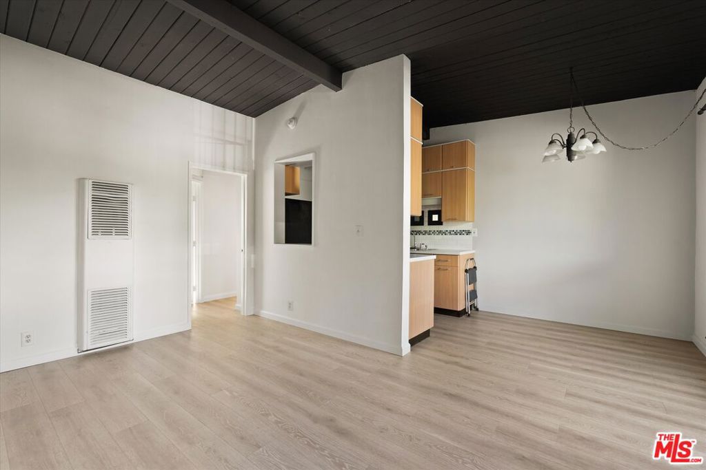 7559 Whitsett Avenue